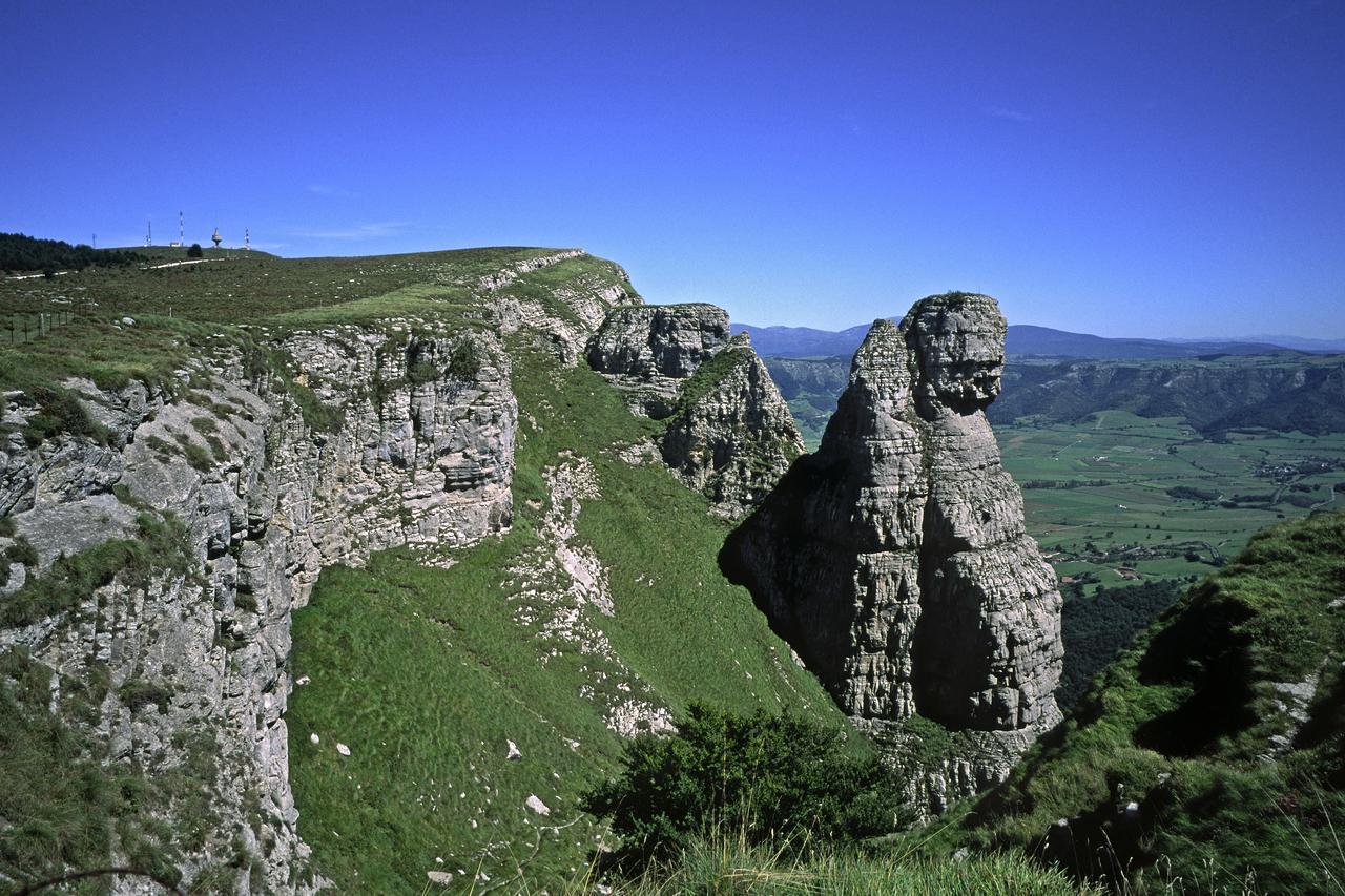 Ciudad De Orduña Buitenkant foto