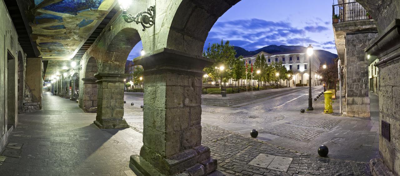 Ciudad De Orduña Buitenkant foto